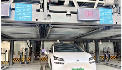 全国首座汽车智能充电塔试运营